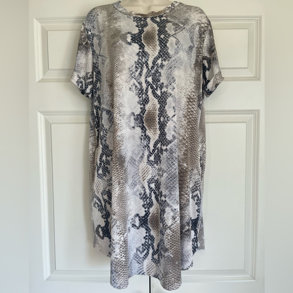 Cherish Scoop Neck Python Print Short Sleeve Tee Shirt Dress Size Medium